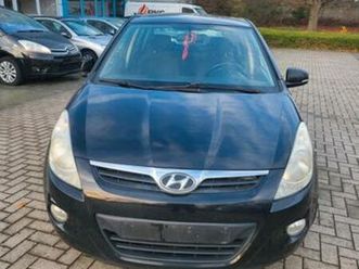 ② hyundai i20 — opel — 2ememain