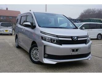 2015/15 toyota voxy hybrid 1.8 silver 7 seat both power sliding door ulez