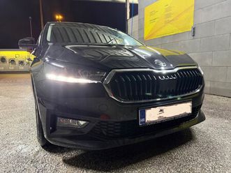 škoda fabia iv, metalik- crna, klima, senzori p+z, ambient lighting, lineassist+, alu, kamera