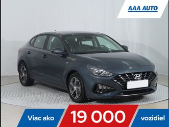 hyundai i30 fastback 1.5 t-gdi mhev, komfort, sr,1.maj