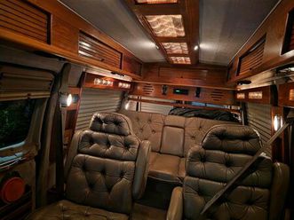 ford van in der luxus-edition mit hochdach