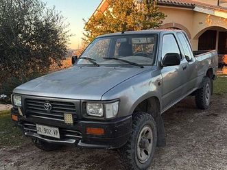 toyota hilux 2.4 d 4wd extracab dc pick-up