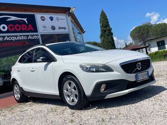 volvo v40 cross country - neopatentati