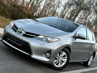 toyota auris automat hybrid