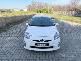 toyota prius 1.8 active