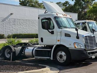 2015 freightliner cascadia semi truck daycab. trade?