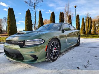 dodge charger 6,4 492 km