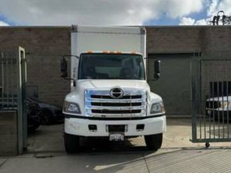 2020 hino 268 26ft with lift gate