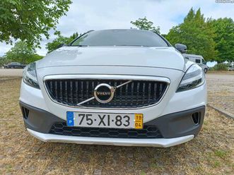 volvo v40 cross country abril/19