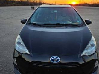 2013 toyota prius c one hybrid 45miles/gallon
