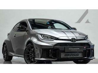 2025 toyota yaris gris manuel, 6 vitesses conduite à droi...