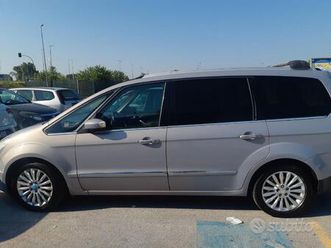 ford galaxy con gancio traino