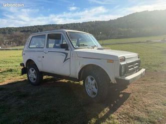 lada niva 1600 -