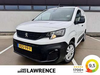 1.5 bluehdi premium | camera | laadvloer | trekhaa