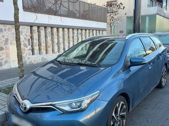 toyota auris propre et bien entretenu
