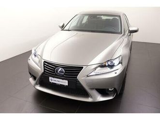 lexus is 300h excellence: réserver un essai sur route !