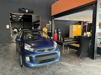 1.0i -a/c - radio cd/aux/usb - 5 portes - mlanuel