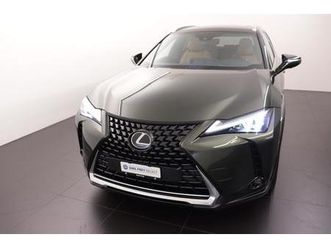 lexus ux 250h excellence: réserver un essai sur route !