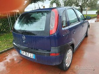 opel corsa blu