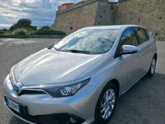 toyota auris hybrid