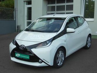 toyota aygo 1.0 x-cool szervizkönyv-klíma-navigáció-tempomat-tolató kamera-1-tulaj