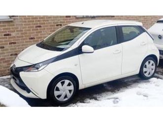 ② toyota aygo benzine amper 21000 km. vele opties. nieuwstaat — toyota — 2ememain