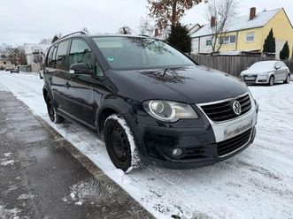 volkswagen-touran-highline-cross-2-0-tdi-dsg-ahk-pdc-leder