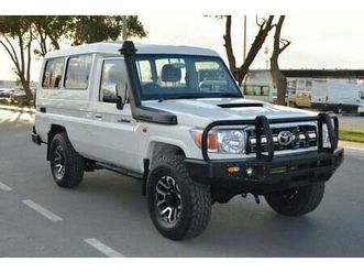 toyota land cruiser *hard top* right hand drive model: 2016 engine: v8/ 4500 cc doors: 3 seats: 10
