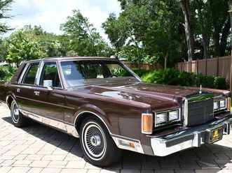 1989 lincoln town car signature series 8,713 miles beautiful example