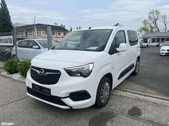 opel combo life 1.2 t selection nagyon megkímél...