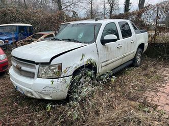 chevrolet avalanche bianca
