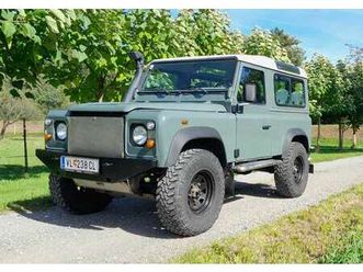 land rover defender 90 td5 .