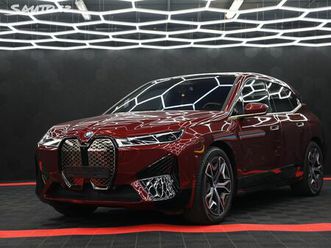 bmw ix 50i, top stav, soft-close, hk