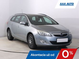 opel astra st 1.4 t, sr,2.maj, serv.kniha, klíma