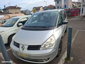 cause double emploi avendre espace 4 337000 km bien entretenu année 2009 2.2 dci 7 place contrôle technique sera fait à la vente prix 3000euros à débattre