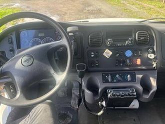 2013 freightliner cab and chassis