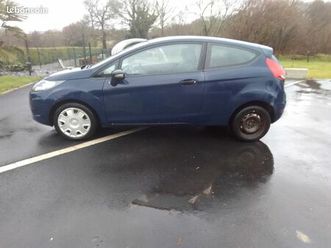 voiture ford fiesta utilitaire 2010