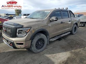 nissan titan pro-4x 2024 5.6l 5.6 benzyna 400km