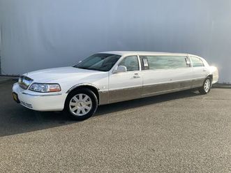 lincoln town car 4.6 signature limousine airco cruise tv bar volle auto automaat euro 3