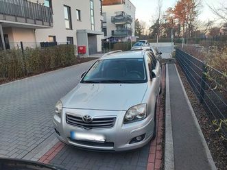 toyota avensis combi sol 2,2-l-d-cat sol