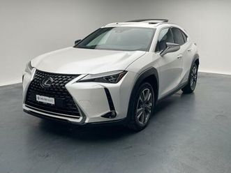 lexus ux 300e excellence: réserver un essai sur route !