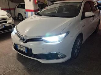 toyota auris hybrid lounge