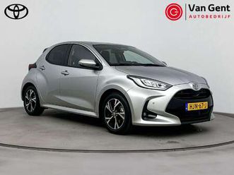 toyota yaris 1.5 hybrid 115 dynamic | dodehoek | parkeersensoren voor/achter | stoelverwarming | stuurverwarming | apple carplay / android auto | navigatie | le