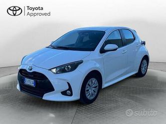 toyota yaris 1.5 hybrid 5 porte active