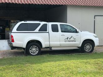 toyota hilux extra cab