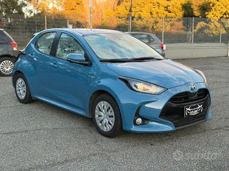 toyota yaris 1.5 hybrid 5 porte active
