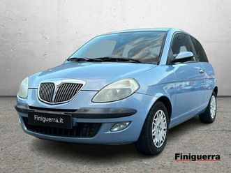 lancia ypsilon 16v argento del 2004 usata a poggiridenti