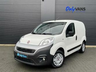 ② fiat fiorino 1.4i / navi / bluetooth / trekhaak / garantie! — camionnettes & utilitaires — 2ememain
