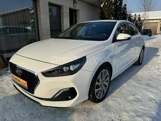 hyundai i30 fastback 1.0 t-gdi premium v.sz.könyv led kamera érintő képernyős navi kormányfűtés sávtartó 180e km