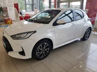 toyota yaris 1.5 hybrid style e-cvt több db több szín a készletig